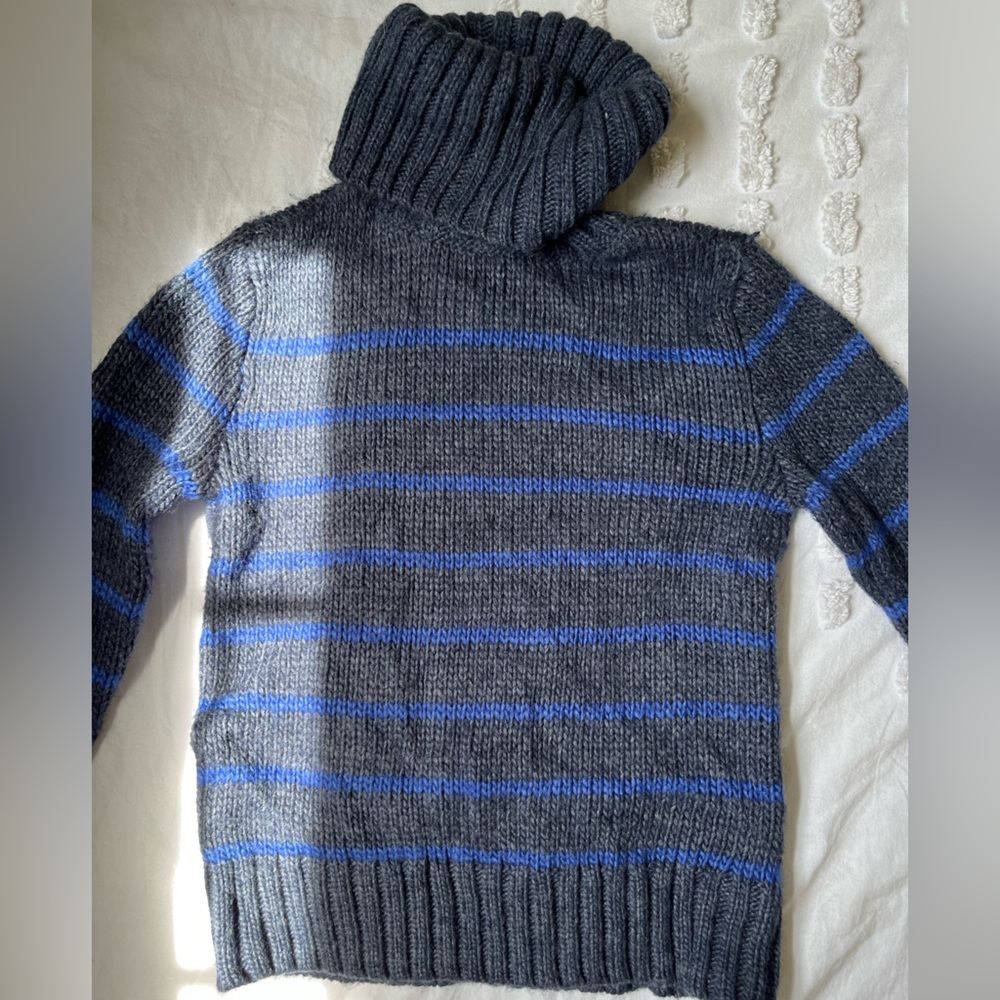 size ~ XS , color ~ navy blue , turtleneck